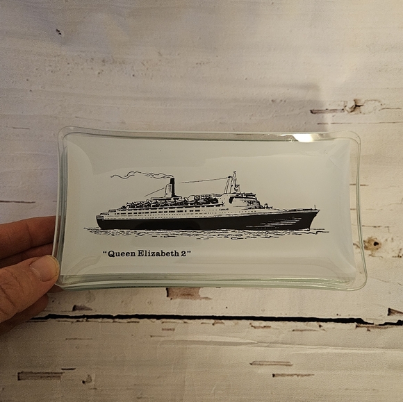 Vintage Set of Five Queen Elizabeth 2 Ship Small Plates - Picture 10 of 10